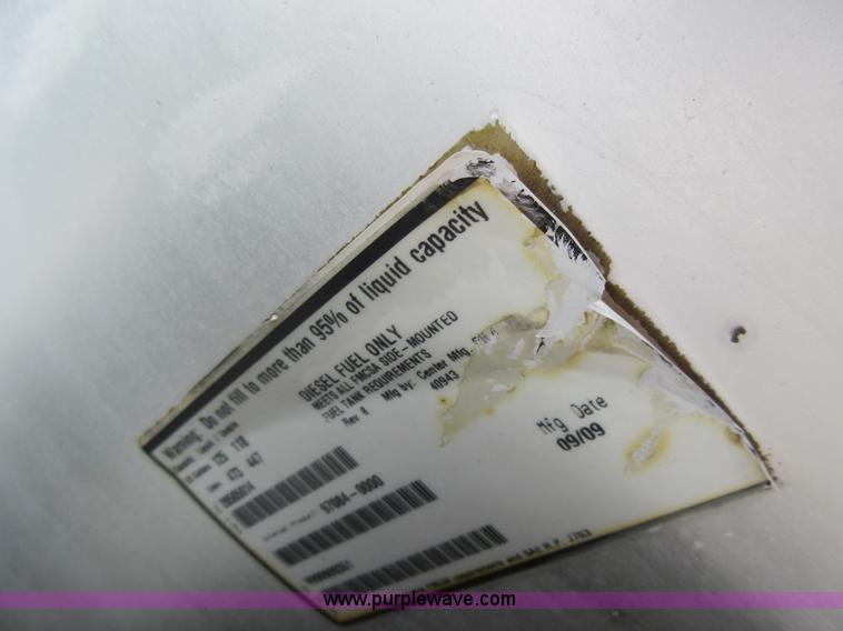 image for item L4534 2010 Volvo VNL semi truck