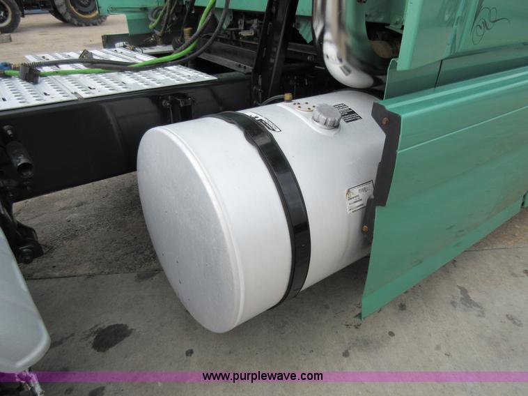 image for item L4534 2010 Volvo VNL semi truck