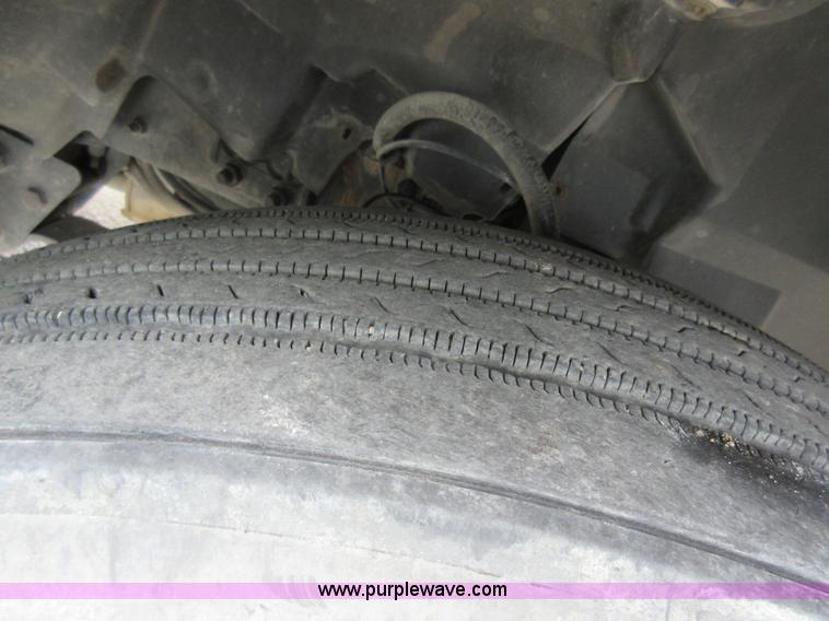 image for item L4534 2010 Volvo VNL semi truck