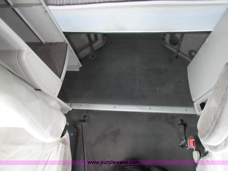 image for item L4534 2010 Volvo VNL semi truck