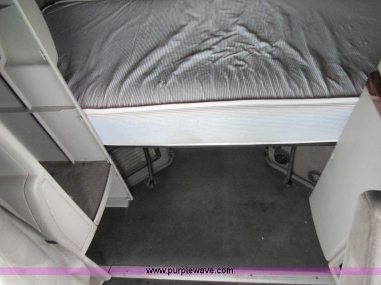 image for item L4534 2010 Volvo VNL semi truck