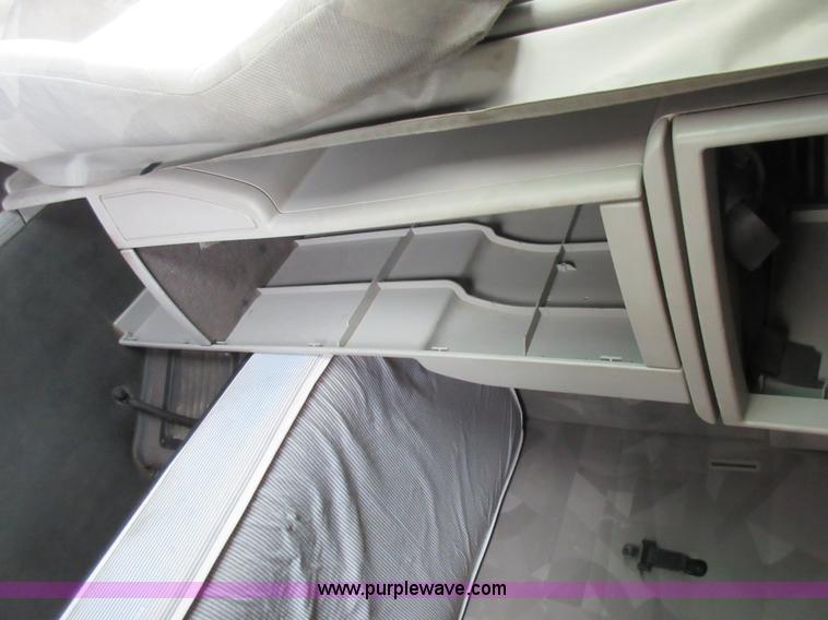 image for item L4534 2010 Volvo VNL semi truck