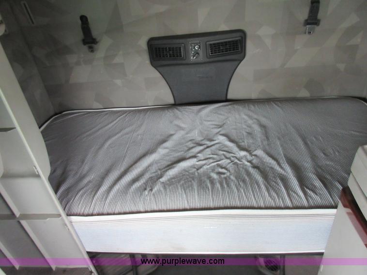 image for item L4534 2010 Volvo VNL semi truck