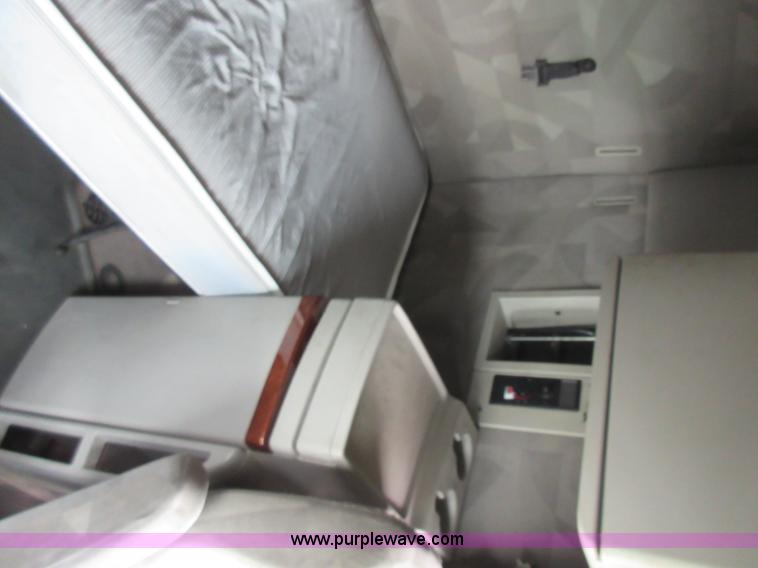 image for item L4534 2010 Volvo VNL semi truck