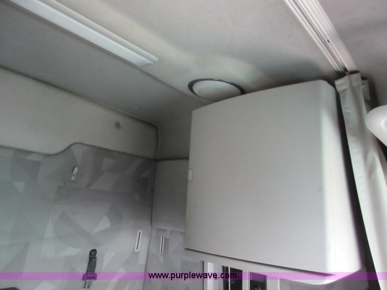 image for item L4534 2010 Volvo VNL semi truck