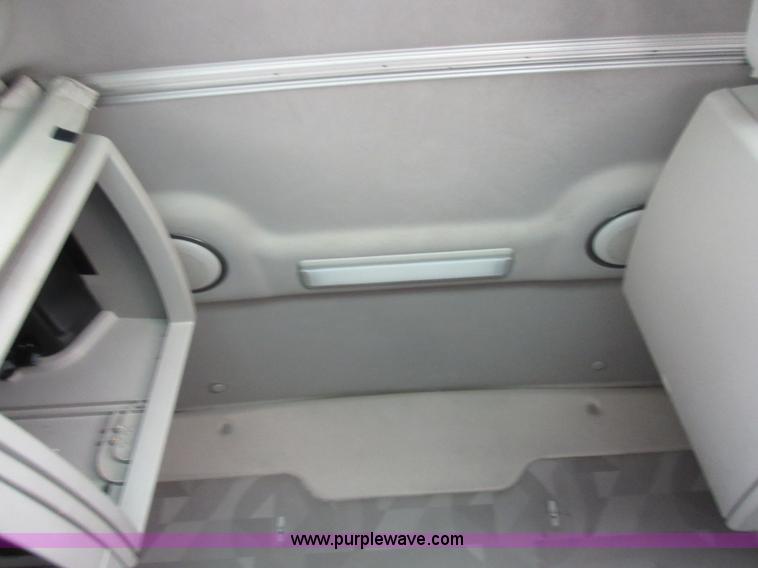 image for item L4534 2010 Volvo VNL semi truck