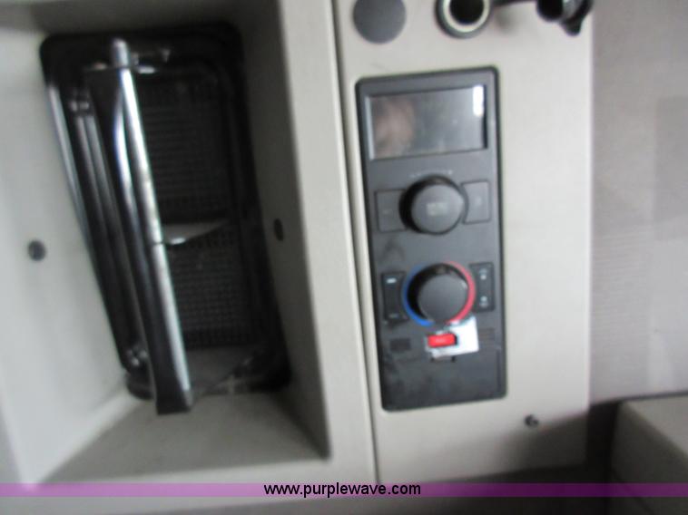 image for item L4534 2010 Volvo VNL semi truck