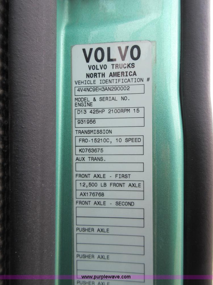 image for item L4534 2010 Volvo VNL semi truck