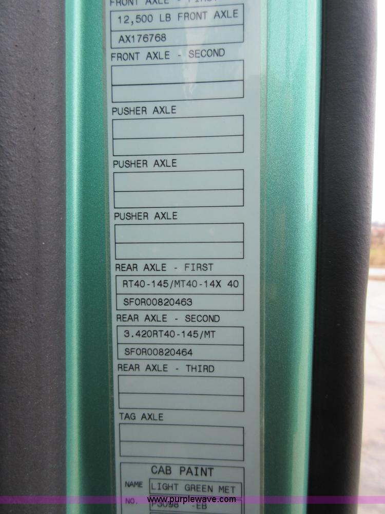 image for item L4534 2010 Volvo VNL semi truck