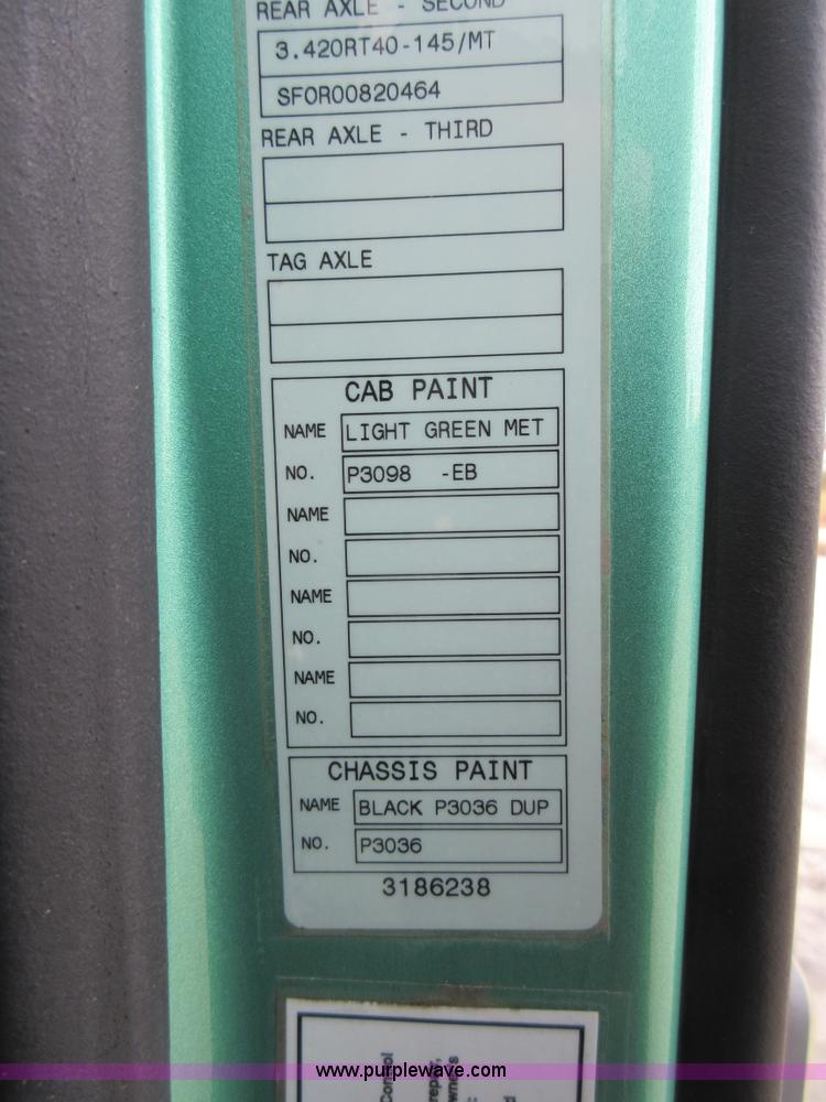 image for item L4534 2010 Volvo VNL semi truck