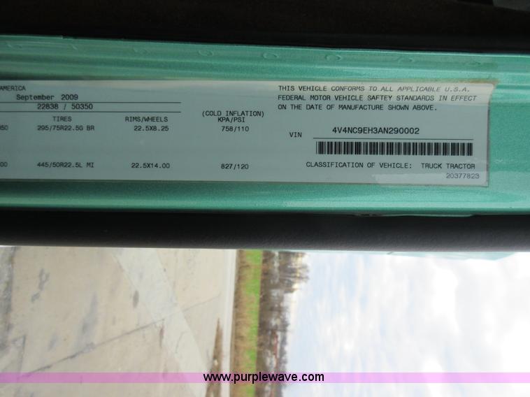 image for item L4534 2010 Volvo VNL semi truck