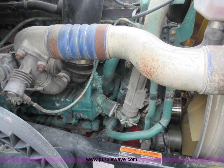 image for item L4534 2010 Volvo VNL semi truck