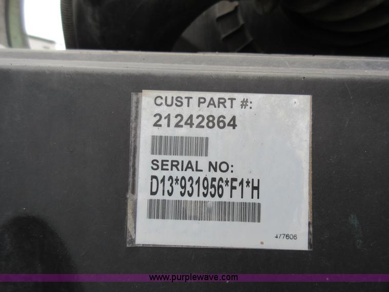 image for item L4534 2010 Volvo VNL semi truck