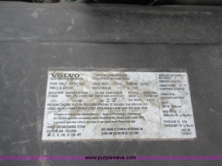 image for item L4534 2010 Volvo VNL semi truck