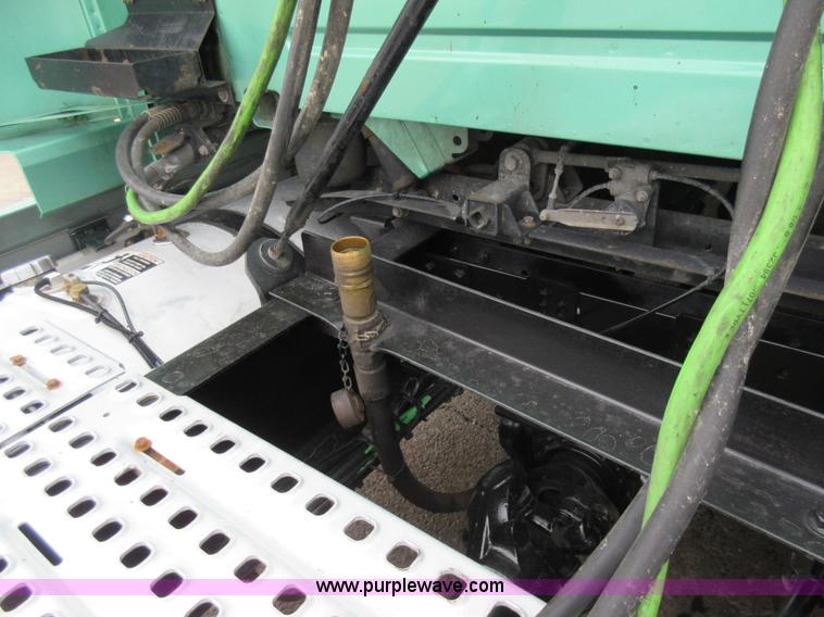 image for item L4534 2010 Volvo VNL semi truck