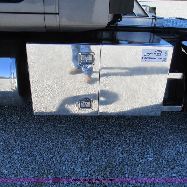 image for item L5326 2009 Peterbilt 387 semi truck