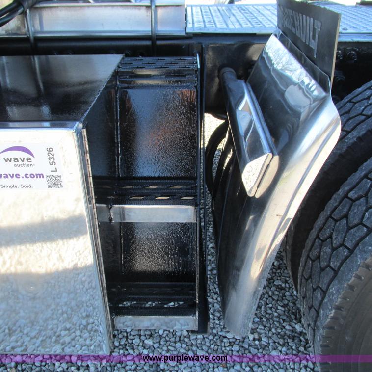 image for item L5326 2009 Peterbilt 387 semi truck