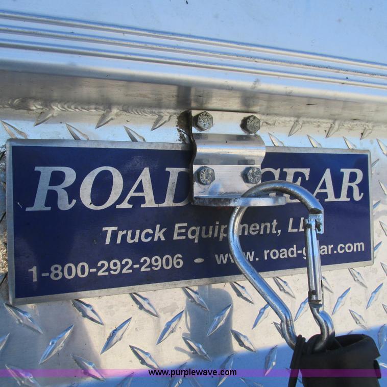 image for item L5326 2009 Peterbilt 387 semi truck