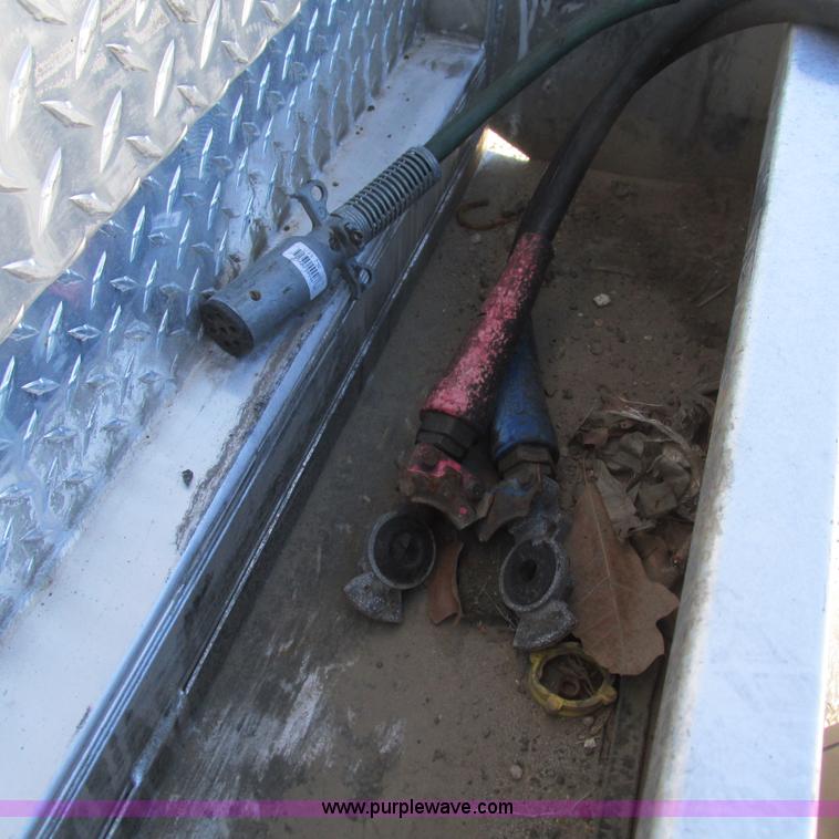 image for item L5326 2009 Peterbilt 387 semi truck