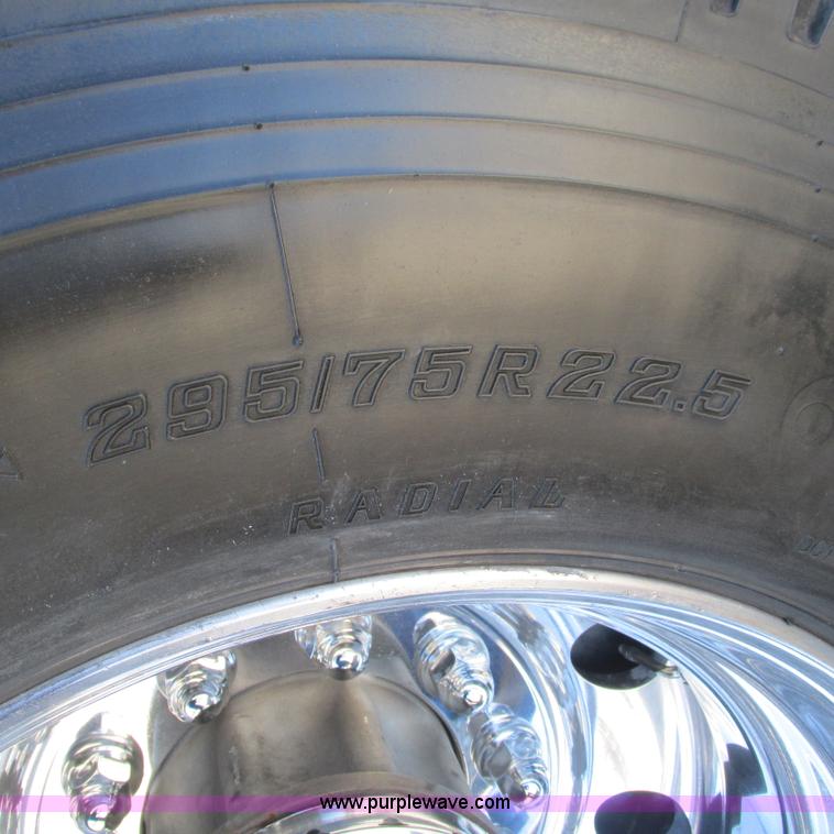 image for item L5326 2009 Peterbilt 387 semi truck