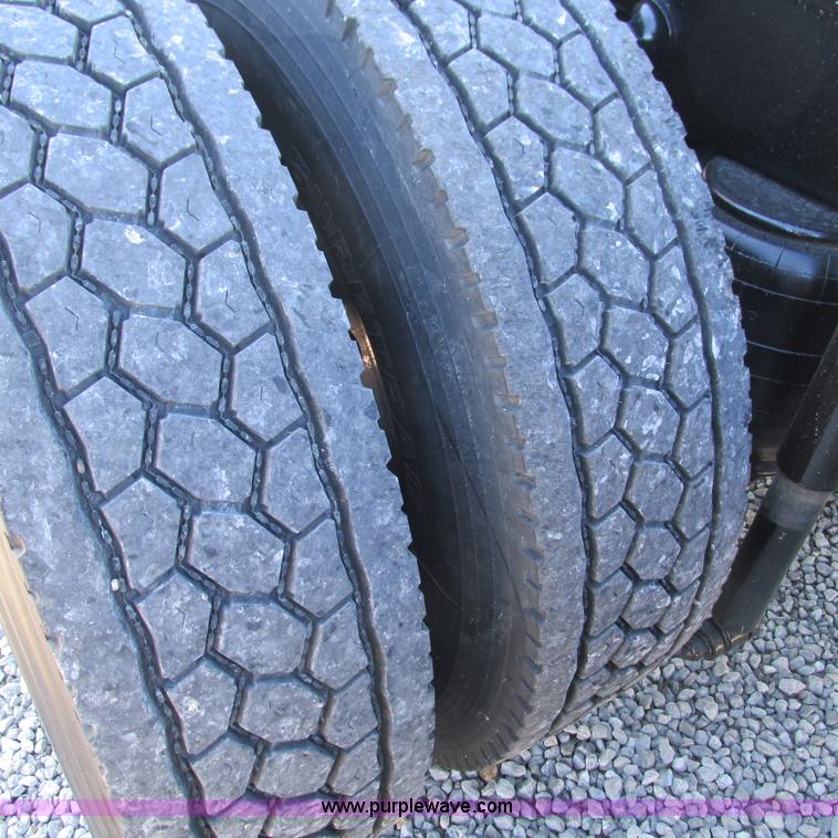 image for item L5326 2009 Peterbilt 387 semi truck