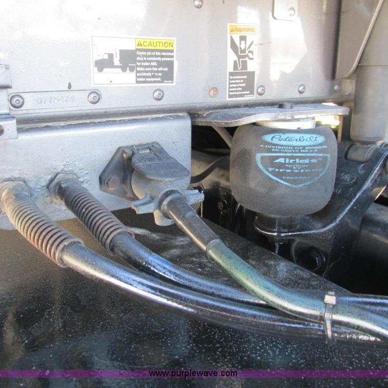 image for item L5326 2009 Peterbilt 387 semi truck