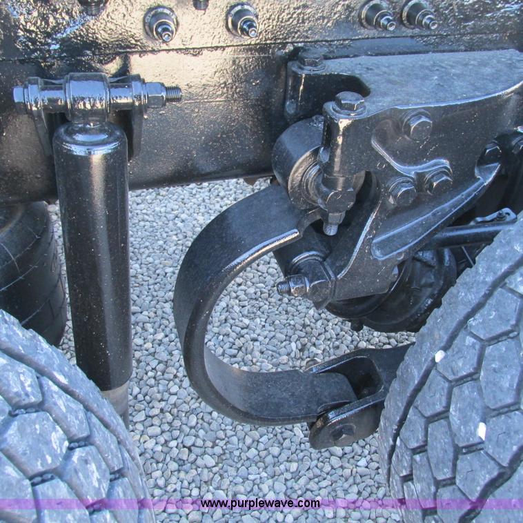 image for item L5326 2009 Peterbilt 387 semi truck