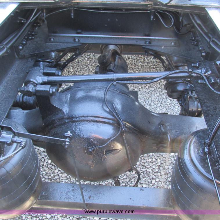 image for item L5326 2009 Peterbilt 387 semi truck