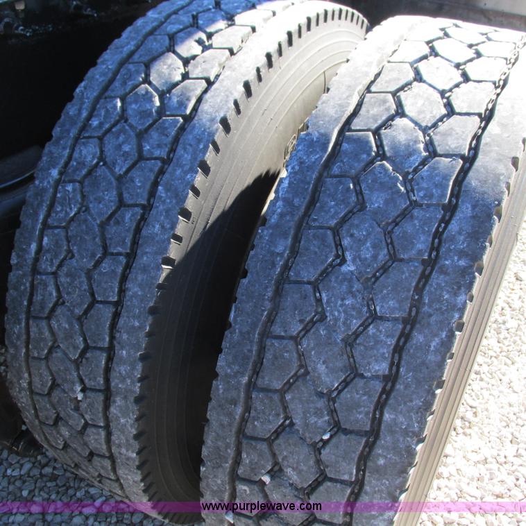 image for item L5326 2009 Peterbilt 387 semi truck