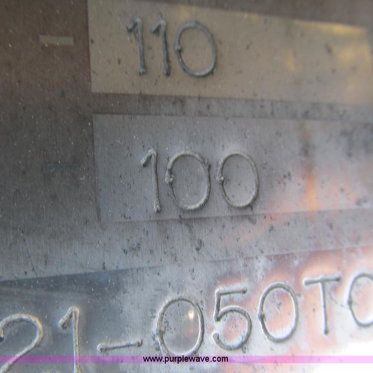 image for item L5326 2009 Peterbilt 387 semi truck