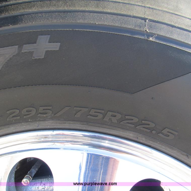 image for item L5326 2009 Peterbilt 387 semi truck