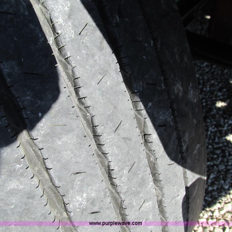 image for item L5326 2009 Peterbilt 387 semi truck