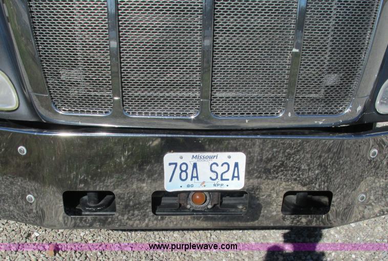 image for item L5326 2009 Peterbilt 387 semi truck