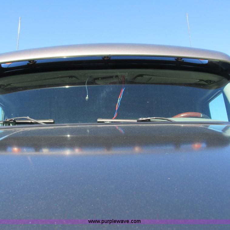 image for item L5326 2009 Peterbilt 387 semi truck