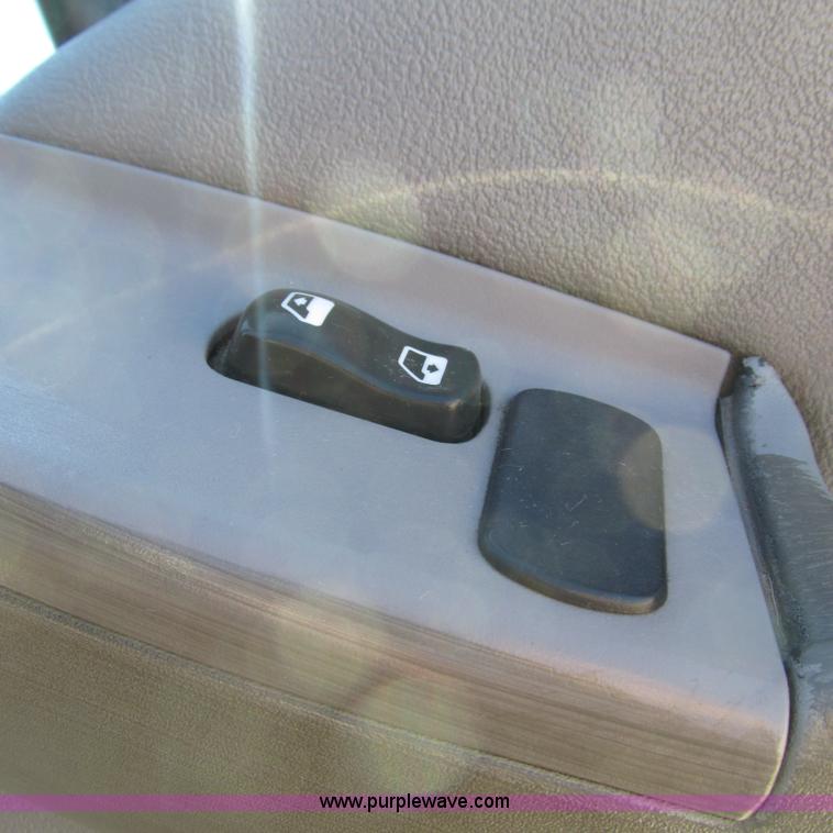 image for item L5326 2009 Peterbilt 387 semi truck