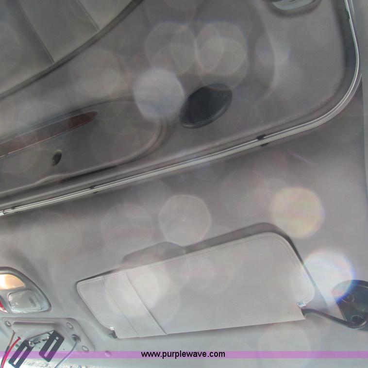 image for item L5326 2009 Peterbilt 387 semi truck