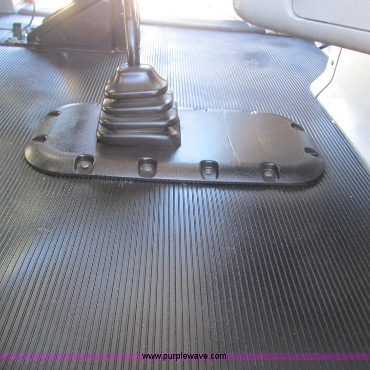 image for item L5326 2009 Peterbilt 387 semi truck