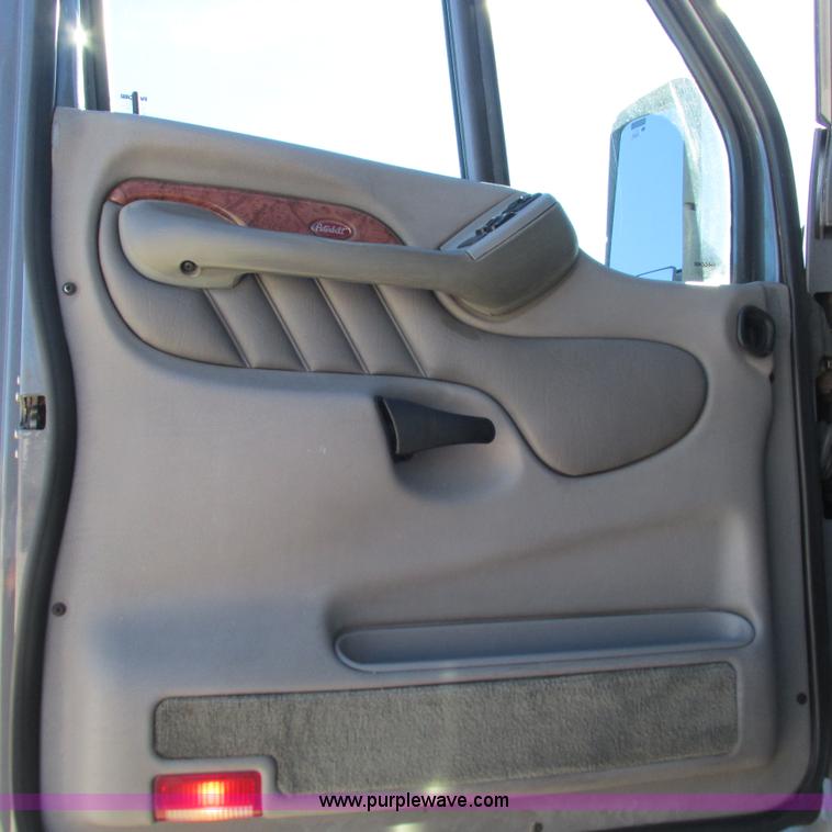 image for item L5326 2009 Peterbilt 387 semi truck