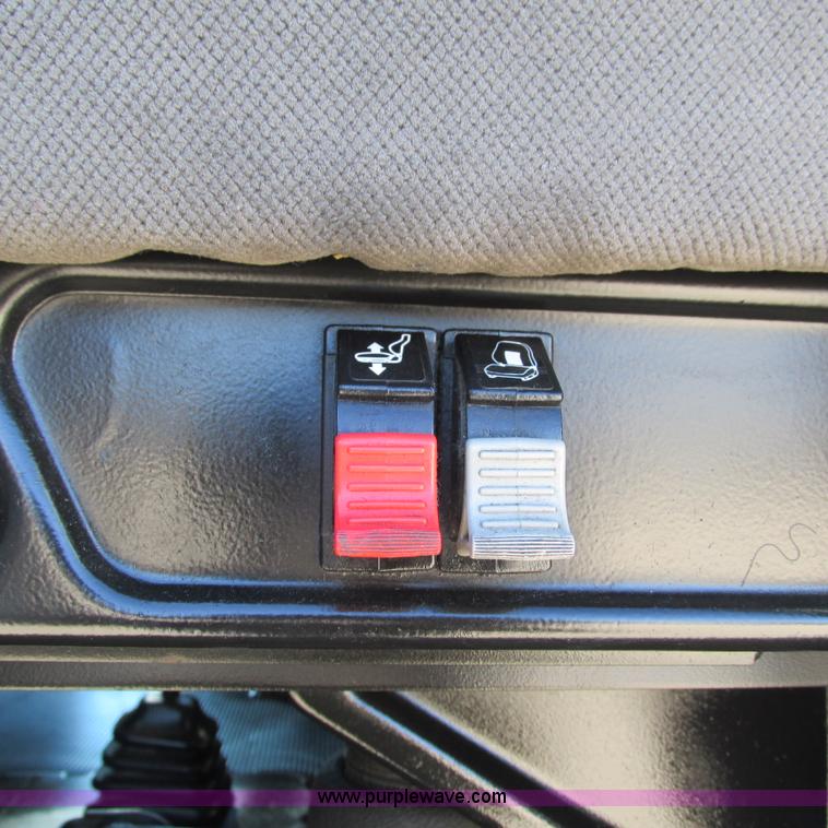 image for item L5326 2009 Peterbilt 387 semi truck