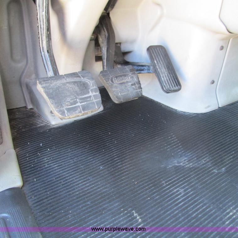 image for item L5326 2009 Peterbilt 387 semi truck