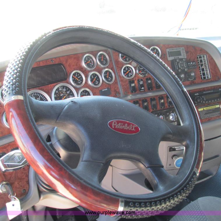 image for item L5326 2009 Peterbilt 387 semi truck