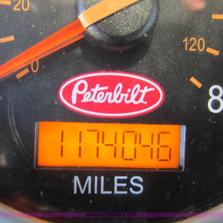 image for item L5326 2009 Peterbilt 387 semi truck