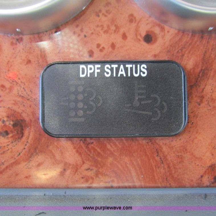 image for item L5326 2009 Peterbilt 387 semi truck