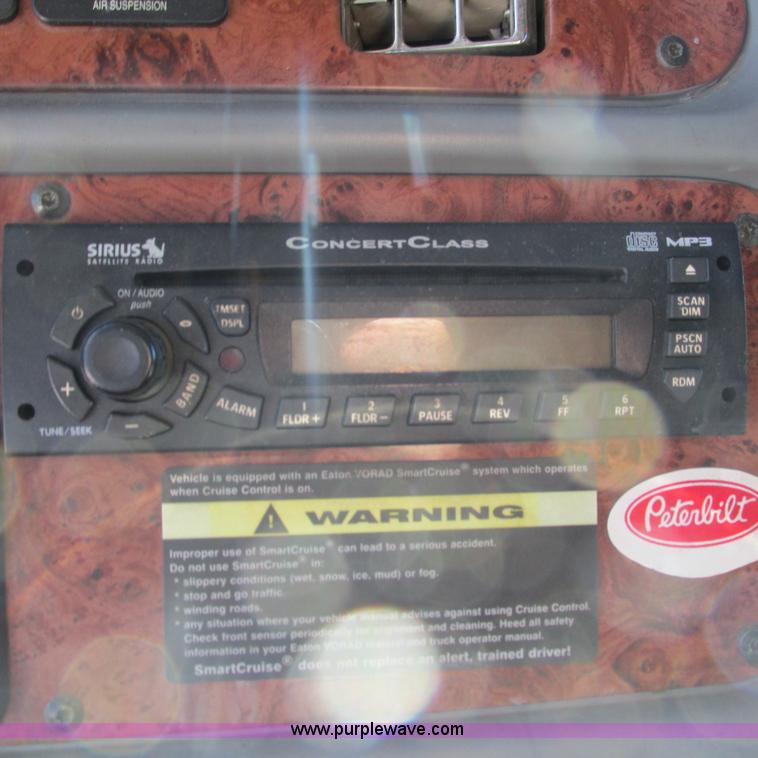 image for item L5326 2009 Peterbilt 387 semi truck