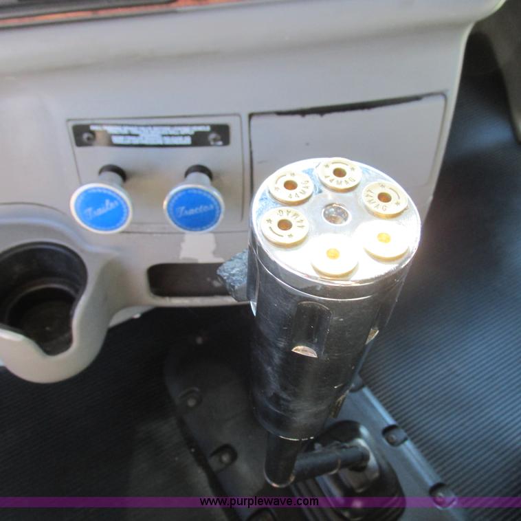 image for item L5326 2009 Peterbilt 387 semi truck