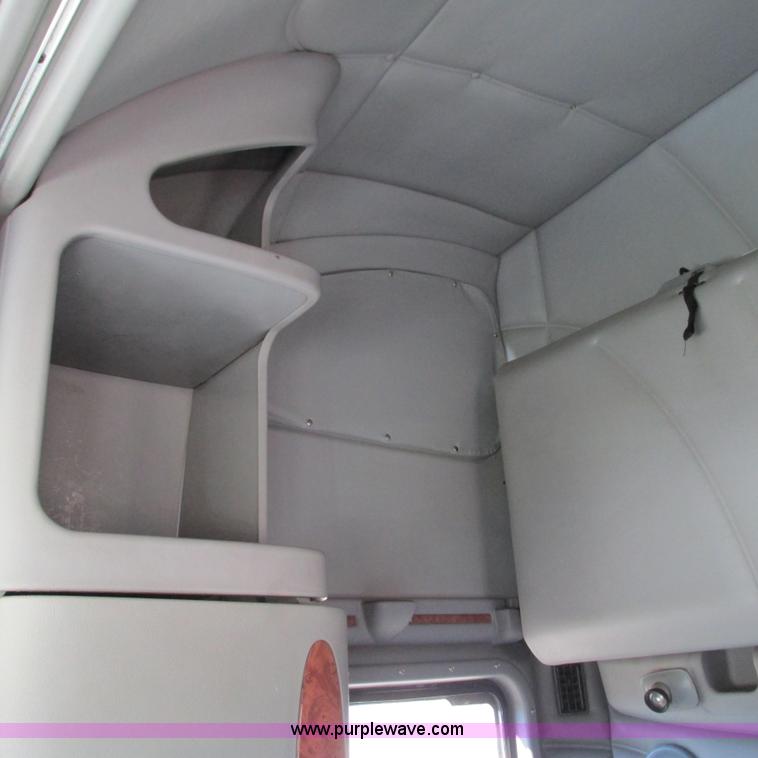 image for item L5326 2009 Peterbilt 387 semi truck