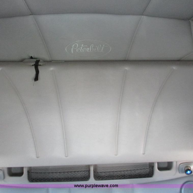 image for item L5326 2009 Peterbilt 387 semi truck