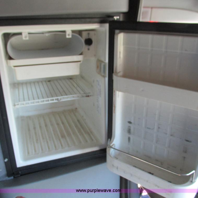 image for item L5326 2009 Peterbilt 387 semi truck