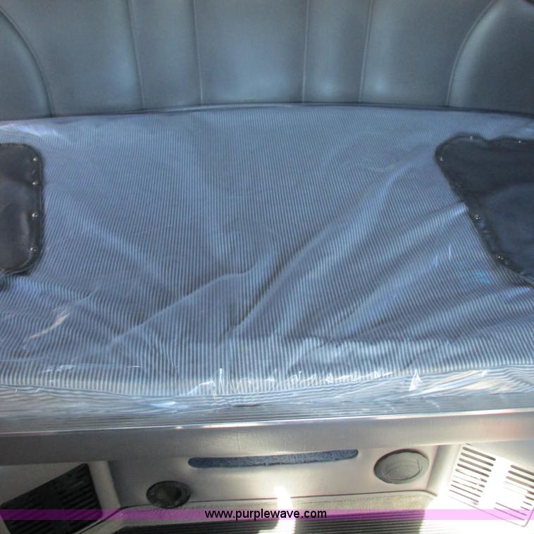 image for item L5326 2009 Peterbilt 387 semi truck