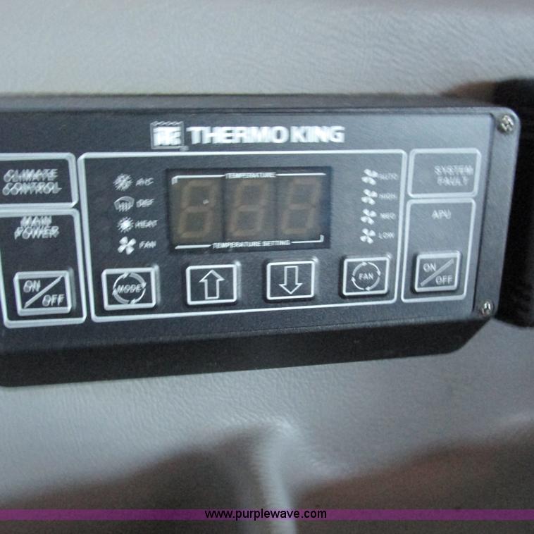 image for item L5326 2009 Peterbilt 387 semi truck